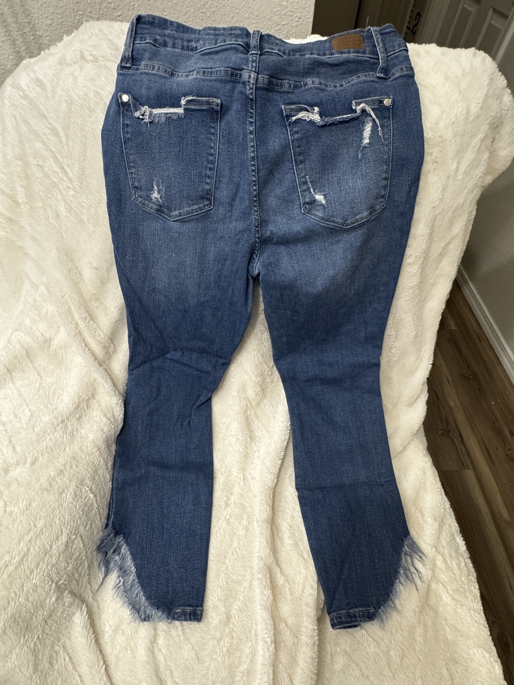 Judy Blue Dark Blue Distressed Ankle Crop Jeans
